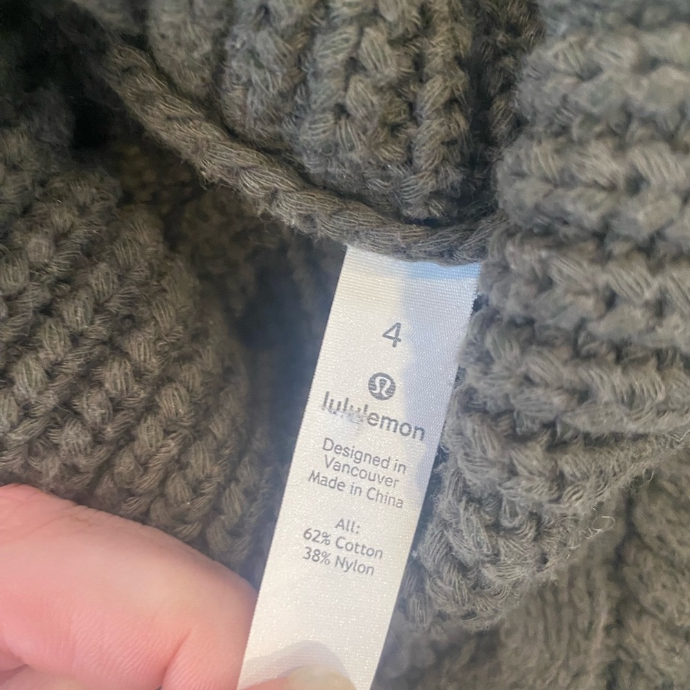 Lululemon bring the cozy cable knit 🧶 sweater size 4 - Picture 4 of 4